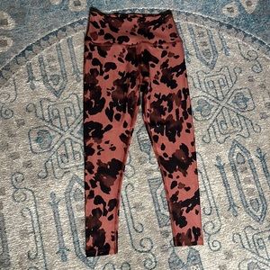 Beyond Yoga Brown and Black Patterned Leopard Leggings